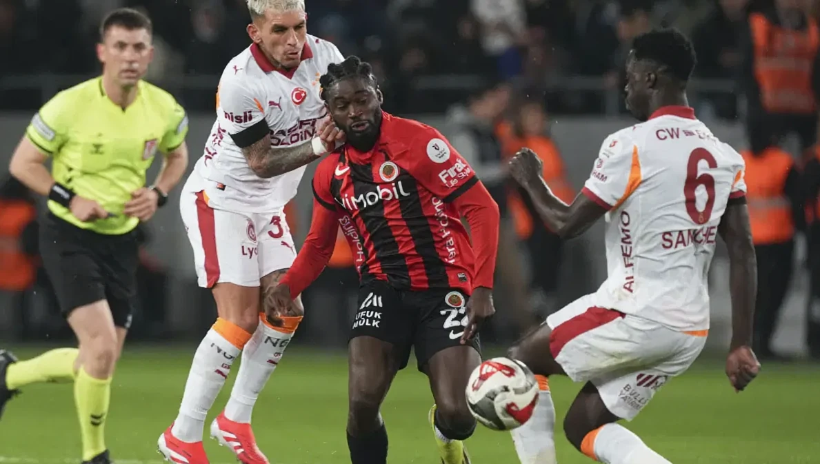 Süper Lig'de VAR Kayıtları Açıklandı: Fenerbahçe ve Galatasaray Maçlarındaki Pozisyonlar Değerlendirildi
