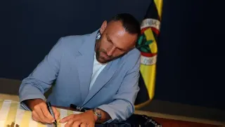 Fenerbahçe'de Vedat Muriqi Dönemi: Deneyimli Golcüyle 3 Yıllık İmza Atıldı