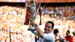 Acun Ilıcalı, Hull City'nin Premier Lig'e Yükselişi Sonrası Wembley'de Kupa Kaldırdı