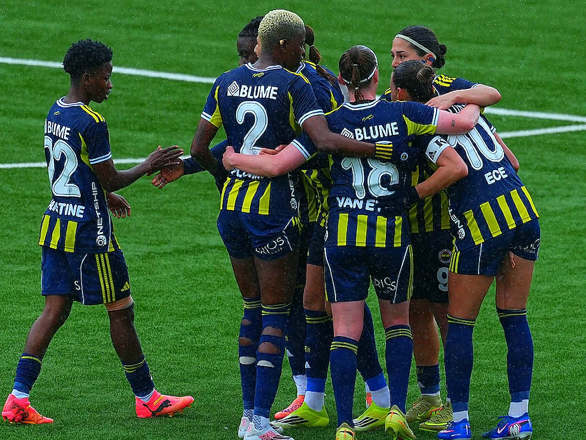 Fenerbahçe ArsaVev, Turkcell Kadın Futbol Süper Ligi'nde Şampiyon Oldu