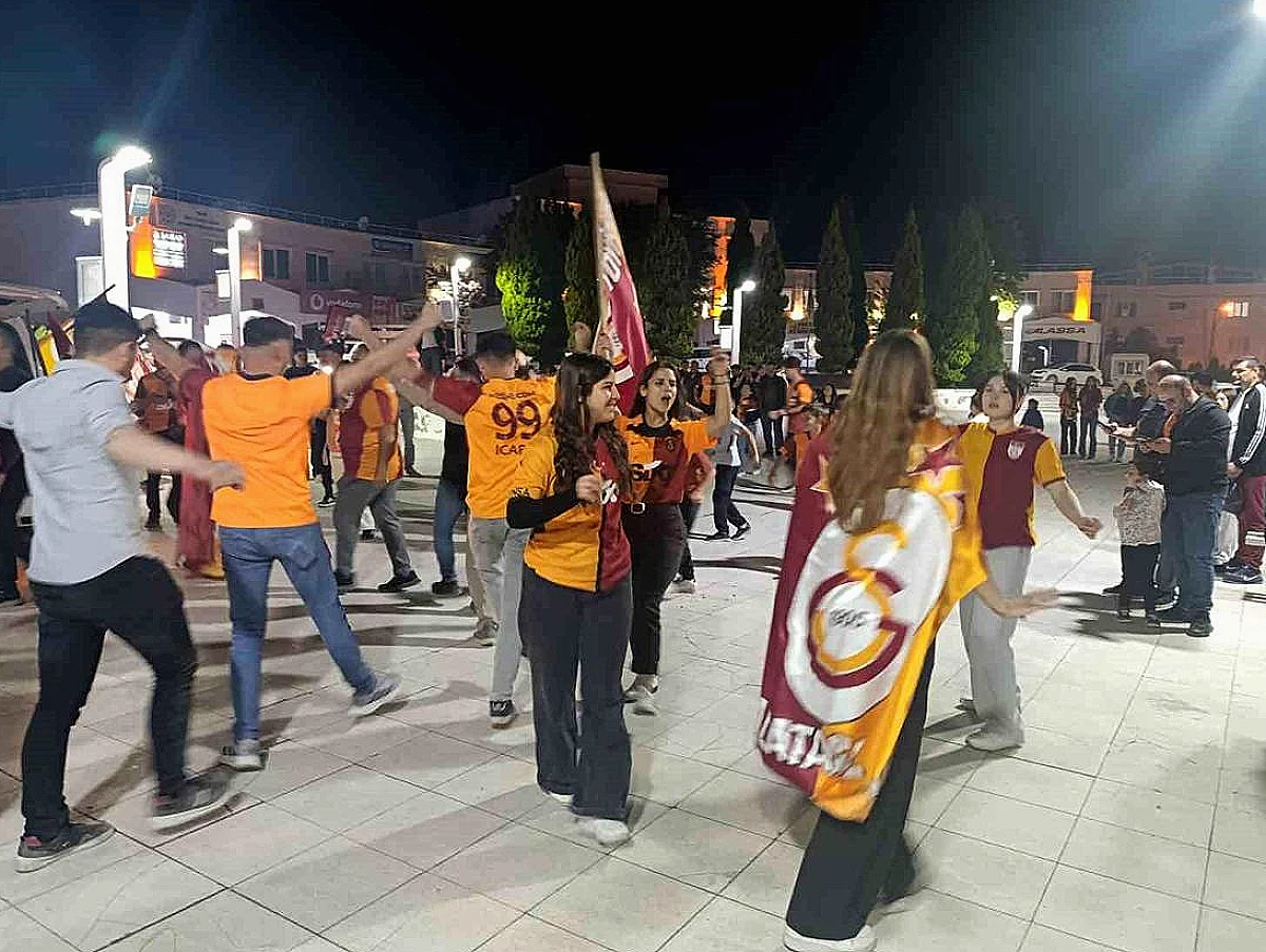 Galatasaray'ın 26. Şampiyonluğu Selendi'de Coşkuyla Kutlandı