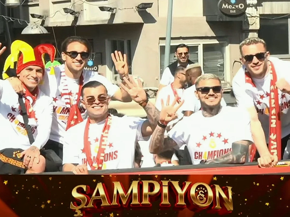 Galatasaraylı Futbolculardan Icardi'ye Veda Pankartı