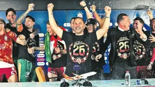 Okan Buruk, Galatasaray ile Dördüncü Şampiyonluğunu Kutluyor