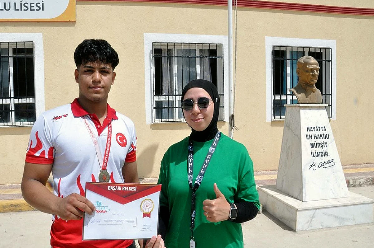 Okulunda Davul Zurna ile Karşılanan Türkiye Şampiyonu Wushu Sporcusu