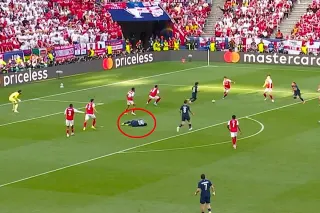 Şampiyonlar Ligi Finalinde Tartışmalı Pozisyon: N.M. Yerde Kaldı, PSG Oyunu Durdurmadı