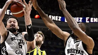 Beşiktaş GAİN, Fenerbahçe Beko'yu Mağlup Ederek Seride 1-0 Öne Geçti