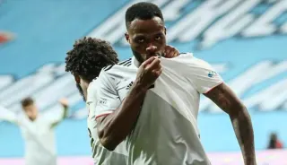 Kanadalı Forvet Cyle Larin'in Beşiktaş Kariyeri ve Profili