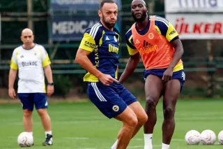 Fenerbahçe'de 13 Eksik: Lukaku ve Lider Kaleci Kadroda Yer Almıyor